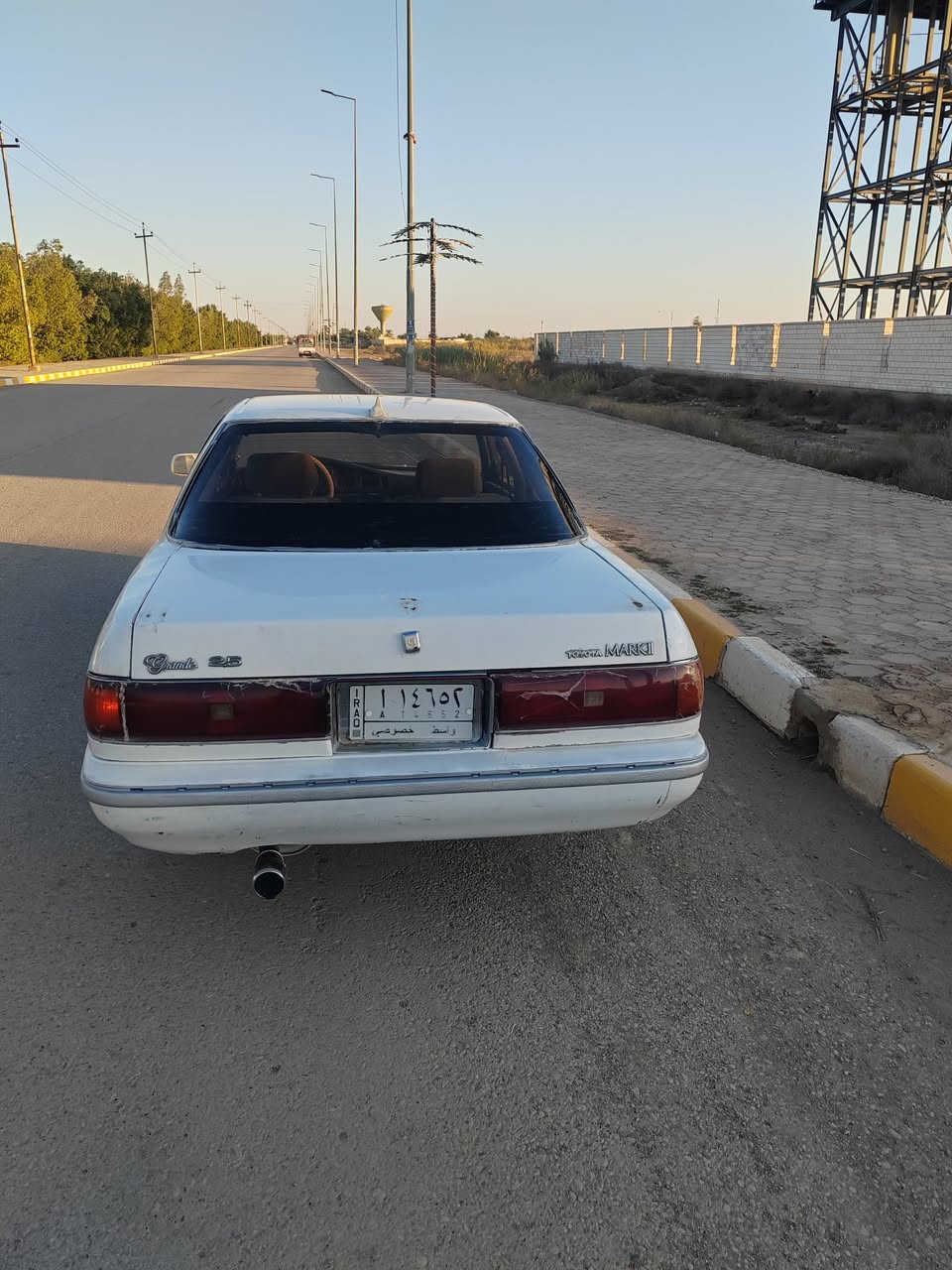 سلام عليكم للبيع مارك شطح موديل ٩٢ رقم واسط مشروع وطني شرط تحويل مكفوله  من الكص ونقل جثه مكينه وكير ونجي تخم تاير حداديه كهربائيات كله شغاله مصبوغه عام السعر ٣٧ وبيهه مجال العنوان كوت دجيلي رقم ***********
