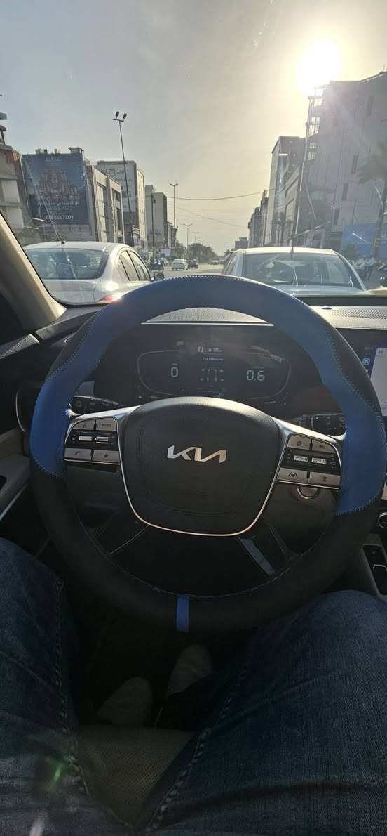 للبيع كيل تولورايد Kia Telluride فئة S موديل 2024 حيل نظيفة السياره وجاهزة وبيها عازل حراري على جميع زجاج السيارة
للبيع كيا تولورايد Kia Telluride فئة S موديل 2024 حيل نظيفة السياره وجاهزة وبيها عازل حراري على جميع زجاج السيارة 
وارد أمريكي  
لون ازرق
 محرك 6 سلندر 3.8 
🔹 أوتوماتيك 8 سرعات
🔹 دفع أمامي 
🔹 7 ركاب جلد ابيض كراسي منفصلة
🔹 ماشية 26 ألف فقط قابله للزيادة

 ✔️ شاشة كبيرة 12.3 إنچ
✔️ Apple CarPlay & Android Auto
✔️ كاميرات + حساسات
✔️ مثبت سرعة ذكي
✔️ رادار + نظام المحافظة على المسار
✔️ تحذير اصطدام + نقطة عمياء
✔️ تشغيل بصمة + دخول ذكي
✔️ مكيف ثلاثي
✔️ حجم الاطار 20 إنچ
🎨 اللون: أزرق / داخل جلد أبيض 
⚠️ حادث خلفي خفيف (قبق الجنطة ونفسه مصلح حتى الدعامية نفسها مصلحه  كل قطعها بلادية ) 
بدون شواصي ايرباكات كلها سليمة  بلادية
📄 رقم بغداد باسمي 

💰 السعر: 29,500 $ بيها مجال شوي

📉 
📞 للتواصل: *********** 
مكان السيارة المنصور
