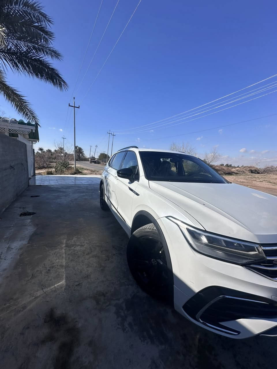 السلام عليكم على بركة الله 
للبيع او مراوس بسبورتج 2023وفوك خليجي
Volkswagen TIGUAN 2023 R-line Se
فول مواصفات السياره للأخير كامل مواصفات 
وراد أمريكي حادثها راس البنيد وباب السايق راجع على الباردفقط بدون جاملغات بدون دواخل بدون شواصي
ايرباكات فقط الستيرن 
ايرباك البرده مكفول
ايرباك الدشبول مكفول 
بچم أمامي وخلفي كبس 
محرك 2000ccتوربو نشاط وسرعه واقتصادي جدا 
ماشي 34الف كيلو متر حقيقي 
مواصفات السياره 
بانورما كامله 
حساسات امامي خلفي 
رادارات إماميه وخلفيه 
كامره خلفيه بأربع انضمه للأجسام الحاره 
عداد ديجتال 
شاشه داعمة لنضام Apple car play و Android Auto 
قياده ذاتيه وشبه ذاتيه 
Cruesتثبيت سرعه 
هاند بريك بصمه 
Auto stop
نضام تكييف إلكتروني 
كشتات تدفئه 
تشغيل عن بعد 
Minual light
Auto light 
لد نهاري 
كشن كهربائي 
وبعد كومه مواصفات بالشاشه وبغير الشاشه
تشغيل بصمه 
شحن لاسلكي وسكلي 
7راكب 
هيترات حراريه بالمري 
سياره جديديه الله شاهد ومال بيت لا متعوبه ولا اي شي 
السعر 225 وبيها مجال للشراي 
مكان السياره صلاح الدين قضاء الضلوعيه او بغداد حي الجامعه 
هاتف ***********
رقم أربيل 22 سنويه وهزه كلهن جديدات
