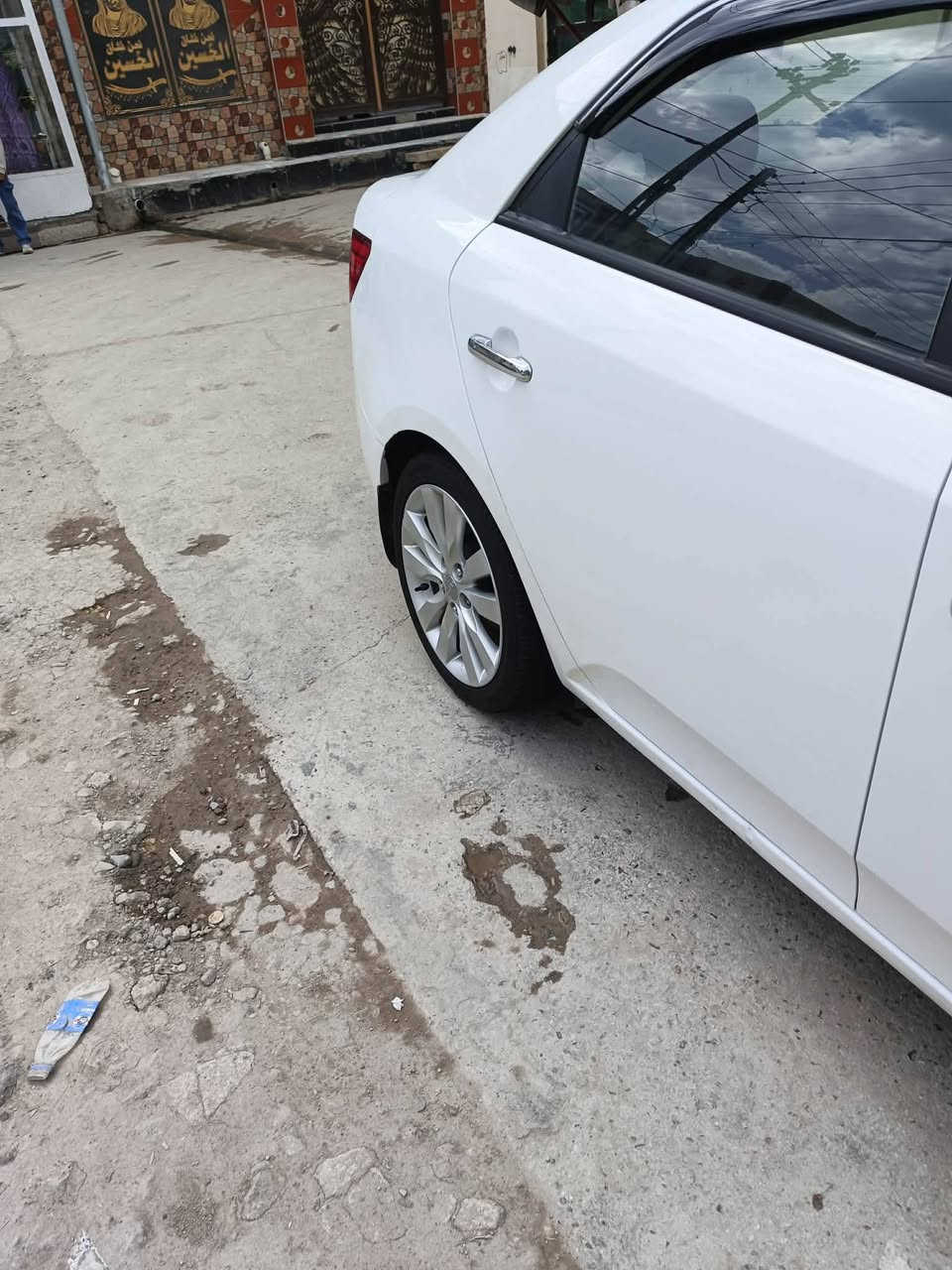 سلام عليكم للبيع سيراتو موديل 2013 
بيها شبرين صبغ بس والباقي مكفوله كفاله عامه حتى الدعاميات مكفوله وحتى من البارد سياره جديده وعلى ايد وحده من الزيرو لحد الان ابد ما متعوبه محرك 1600 ما مفتوح كير ما مفتوح حداديه جديده من طول لطول تراي زيرو بيها تخم تاير جديد ومكفوله حتى من الفتح كلها وضع شركه داخلها جديد مواصفات ليد نهاري حاكيه وبلوتوث اشاير بلمري مر شفط يدات ستيل ويل كب شفتات ستيرن صالنصه رياضي ارقام وهزه وفحص كله جديد لل 2029 تحويل مباشر السعر 105 وبيها مجال بسيط مكاني بابل القاسم ***********. ***********4
