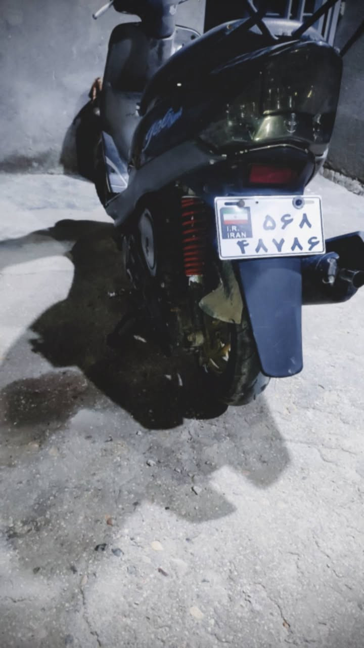 سلام عليكم ماكس منفولي للبيع
موديل 2006
سلف اشاير لايت عالي ناصي هورن كله شغال بس سلف عوزه شخاطه
تزويد وياله لون ذهبي وصالنصه اف ام 
ب575 وبيها مجال للشراي 
رقمي ***********
