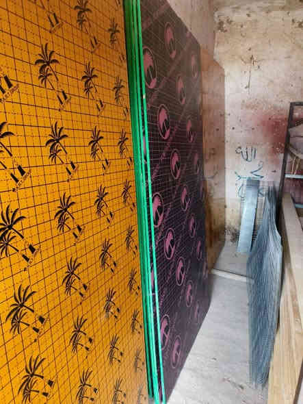 وصول الخشب بلاويد معاكس محلات الحاج أبو ستار ***********
كلشي موجود من الخشب والحديد
