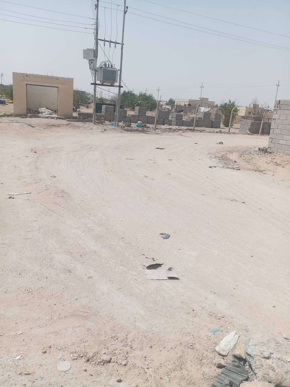 سلام عليكم قطعه٢٥٠متر للبيع زراعي بصره زبير ماي كهربا شارع ١٠ بل مكصب شارع نزلت الركابي شارع ثاني بصف عقارات الياسري سعره ١٨ وبيه مجال واجهيه ١٠ تبعد ع شارع لعام ٩٠٠متر  ***********
