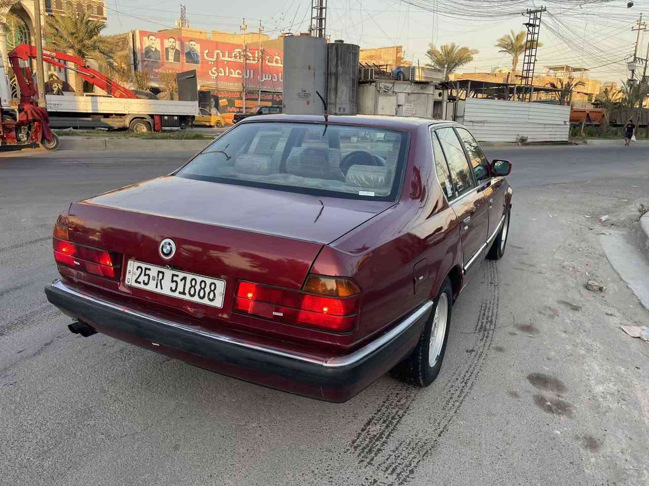 السلام عليكم بي ام 1991         730 مكينه 6 سلندر بلادي السياره بدون اي حادث بيها صبغ عام لجماليه رقم دولي وهزه جديده وسنويه 2030 مكينه وكير بلادي صدر تايرات كله جديد كهربائيات كلها شغاله وسياره جاهزه من كلشي مكانها بغداد السعر 46 وبيها مجال ***********
