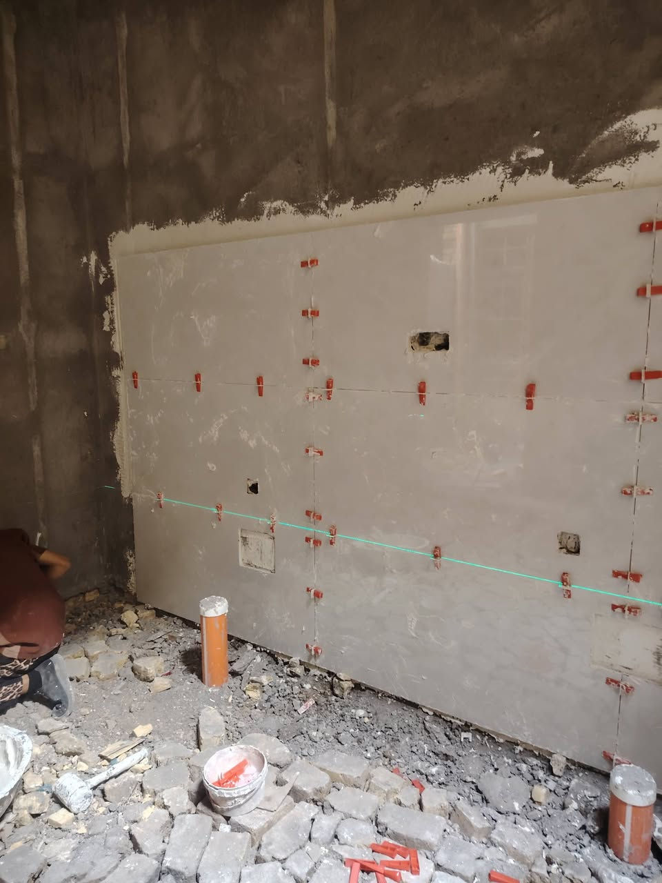 خلفة سيراميك وبورسلين و كاشي شغل مظبوط عل لليزر ودقه بالعمل متفرغ حاليا للستفسار *********** وات ساب او اتصل عليه اشتغل باليومية او قطعي
