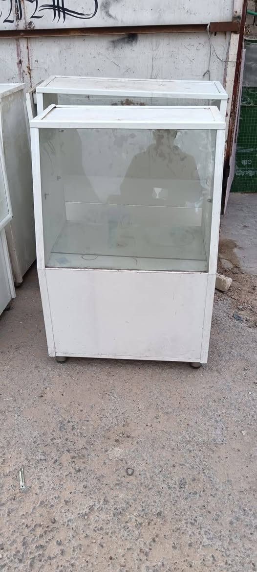 فاترينات للبيع يرهمن لهواي شغلات للعرض نضيفات
للاستفسار  مكان الكراده 
 خاص او ***********
