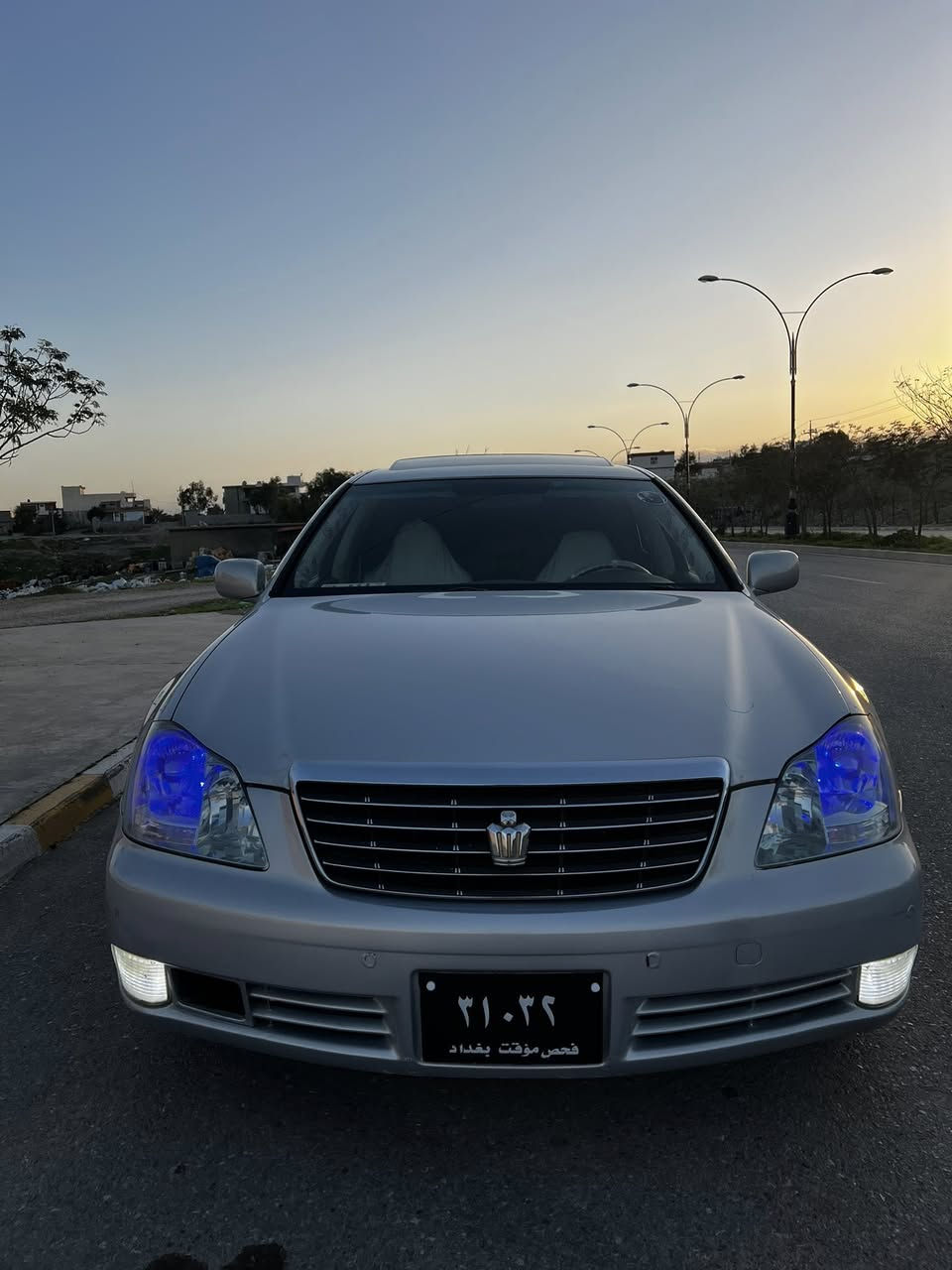 سلاوي خوا له هه موو لاييه 
شاهينه موس ١٨٢
گيروو مه كينه گه وره ٢٠٠٥ فوول فوول مواسه فات سه لاجه ييه په ر ده حاسه كاميره را دار كوشن جلدوو جوار كوشن كا ره باو هيته ر مه ركه زي و سلايت دوو پارجه بوياخ ئه وروپا  بي ده عموو لي درا و 
مشته ري ته له فون بكات جوابي نا مه نا ده مه وه 
***********
