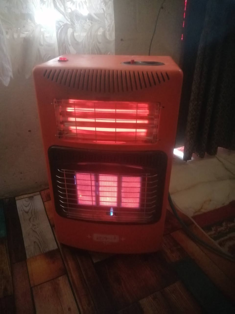 صوبه غازيه كهربائيه سعره ٥٥ مبرده اخت جديده سعره ٧٠ مروحه جديده ٢٥ تلفزيون سعره ١٥ مكاني الديوانيه شارع الوكفه *********** بي واتساب
