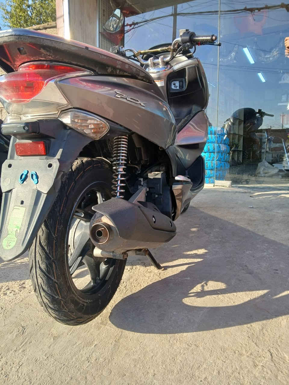 يالله سلام عليكم شباب PCX جيل اول حلوه خير من الله  حجم المحرك 125 كفاله  مكينه مكفوله ما بيه كل نقص مكاني بغداد حي اور *********** سعره مليون ٣٥٠
