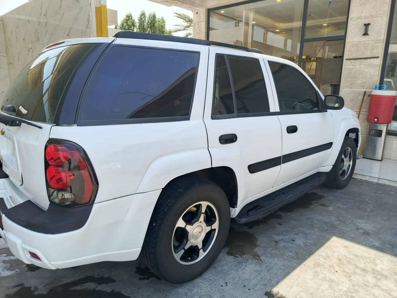 السلام عليكم بلايز مزاد وزارة الداخلية موديل 2005 جديدة بمعنى الكلمة مابيها برغي نقص كير ومكينة بالكارتون الداخل كلش جديد على وضع الشركة  شاشة كامرة سنتر لك ريمونت بلادي جاهزة من كل النواحي قفلها ب75 رقم تلفون ***********
