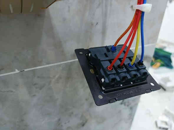 (⚡⚡الإبداع للتأسيسات الكهربائية ⚡⚡) 
‏كادر مختص بكافة أنواع الأعمال الكهربائية
‏(تأسيس منازل ٫ مباني ٫ مؤسسات ٫ صيانة وتنصيب بوردات ٫ عمل بوردات A.T.S ٫ منظومة إنذار حريق ٫ تنصيب كاميرات)
‏(إبداع ٫ دقة ٫ ضمان)
‏عملنا داخل الديوانية
‏للإستفسار: ***********
