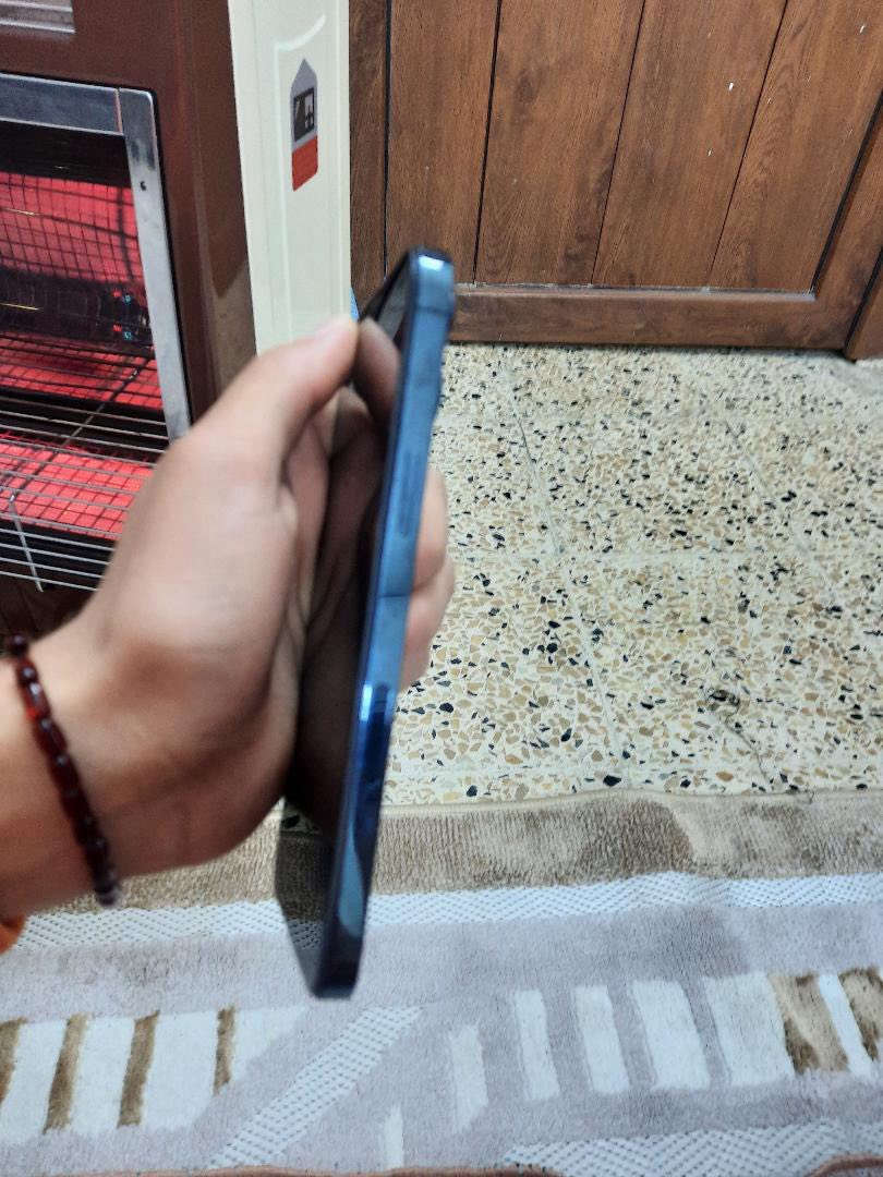 السلام عليكم ايفون 12 بروماكس لل مراوس فقط.. مبدل شاشه ٣ خيارات فيس ايدي شغال تك ١٢٨ بطاريه ٧٢ لل مراوس فقط التواصل *********** بي واتساب
