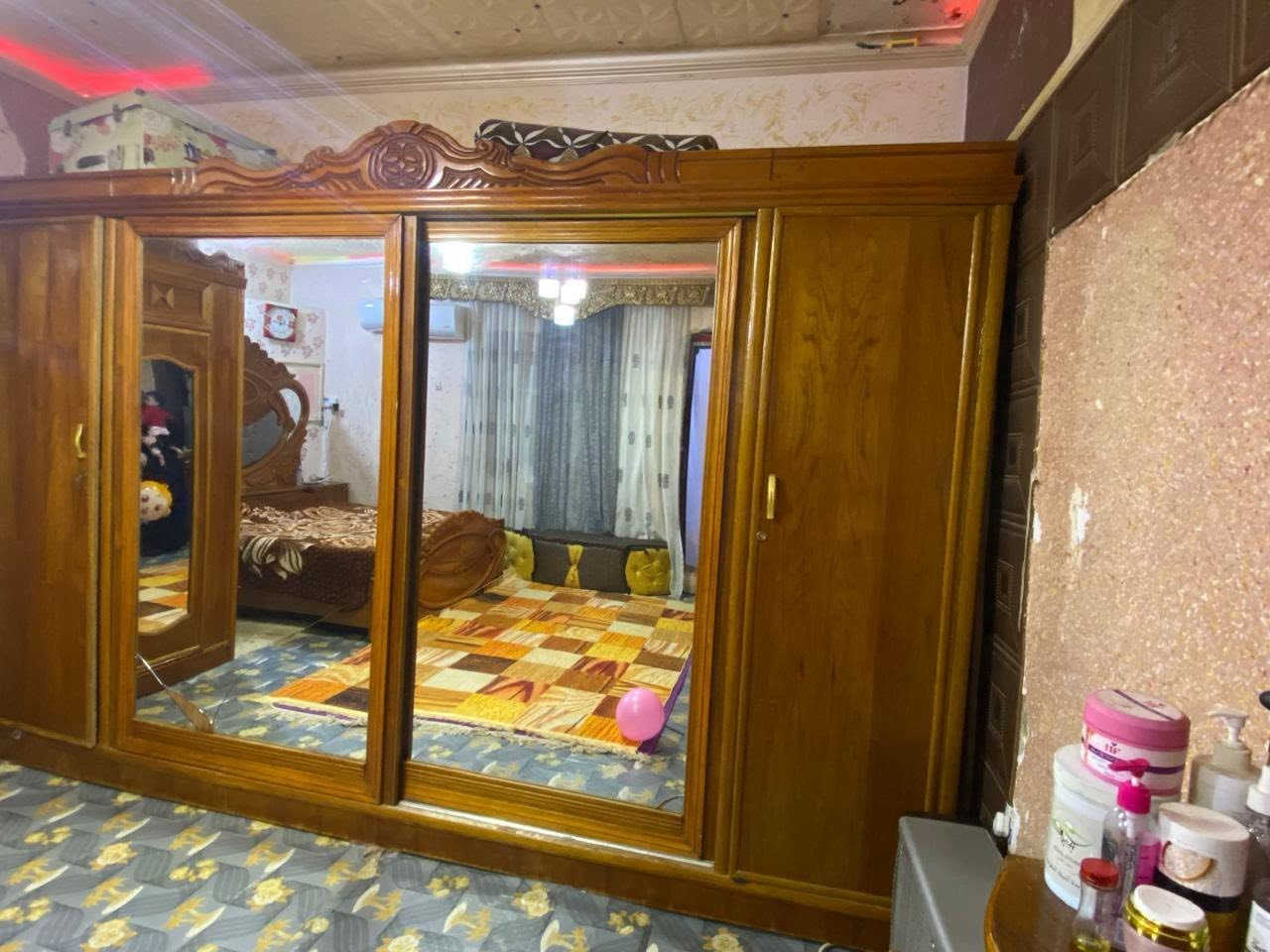 سلام عليكم عندي غرفه صاج عراقي للبيع سعر مليون وبيه مجال مكان بغدادالتاجي رقم تواصل ***********
