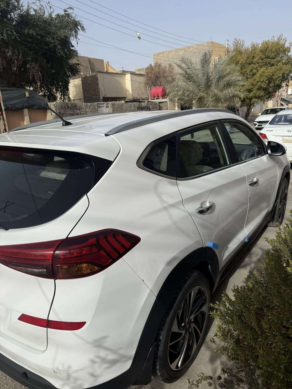 السلام عليكم 
توسان 19 للبيع او للمراوس بسيارة ناصية  رقم أربيل إنكليزي بأسمنه 
كير مكينه وتبريد وتفدئة مكفول 
تخم تاير جديد 
بيها بنيد مبدل ومصبوغ بدون حادث وبيها مكانين بارد بسيطات 
فول مواصفات عدا الفتحة 
بصمة تشغيل بصمة أبواب 
ترحيب بالمري واليدات 
لد نهاري 
ثلاث أنظمة قياده 
تحكمات ستيرن 
السعر 175 
للتواصل *********** او ماسنجر
