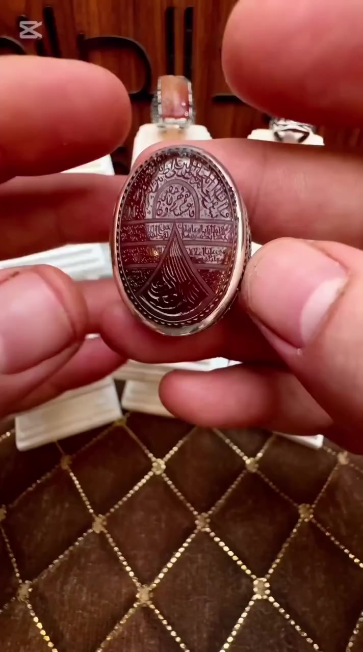 🔥 خاتم فاخر لعشاق التميز 🔥
خاتم صياغة الأمير VIP
قطعة تجمع بين جمال لحجر ودقة الصياغه
مخطوط على الحجر الصوره  المباركه (يس)
يس ۚ وَالْقُرْآنِ الْحَكِيمِ ۝ إِنَّكَ لَمِنَ الْمُرْسَلِينَ ۝ عَلَىٰ صِرَاطٍ مُّسْتَقِيمٍ ۝ تَنزِيلَ الْعَزِيزِ الرَّحِيمِ //والى اخرررررر الايه 
✔ صياغة مميزة
✔ خط يدوي جميل
✔ خاتم مميز لمحبي الأحجار الكريمة
للتفاصيل أكثر راسلنا على الخاص واتساب
#عقيق #خواتم_رجالية #فضه


**إذا كنت صاحب هذا الإعلان وتريد حذفه لأي سبب، رجاءا أرسل رسالة إلى الدعم الفني**