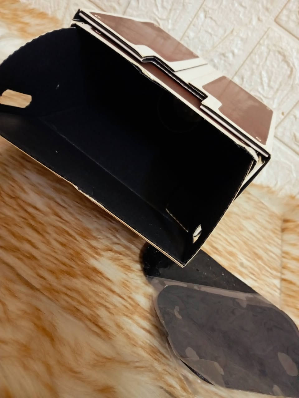 حوّل موبايلك لسينما منزلية بسهولة  
داتا شو (برجوكتر ) للموبايل بتصميم كاميرا كلاسيكية 📽️ ضع الهاتف داخل الجهاز واستمتع بعرض الفيديوهات والصور على الحائط بحجم أكبر. 
مصنوع من الكرتون المقوى وسهل الأستخدام والحمل 
الحجم ٢٠*٢٠سم 
البيع أونلاين فقط ومتوفر توصيل لجميع مناطق المملكة


**إذا كنت صاحب هذا الإعلان وتريد حذفه لأي سبب، رجاءا أرسل رسالة إلى الدعم الفني**