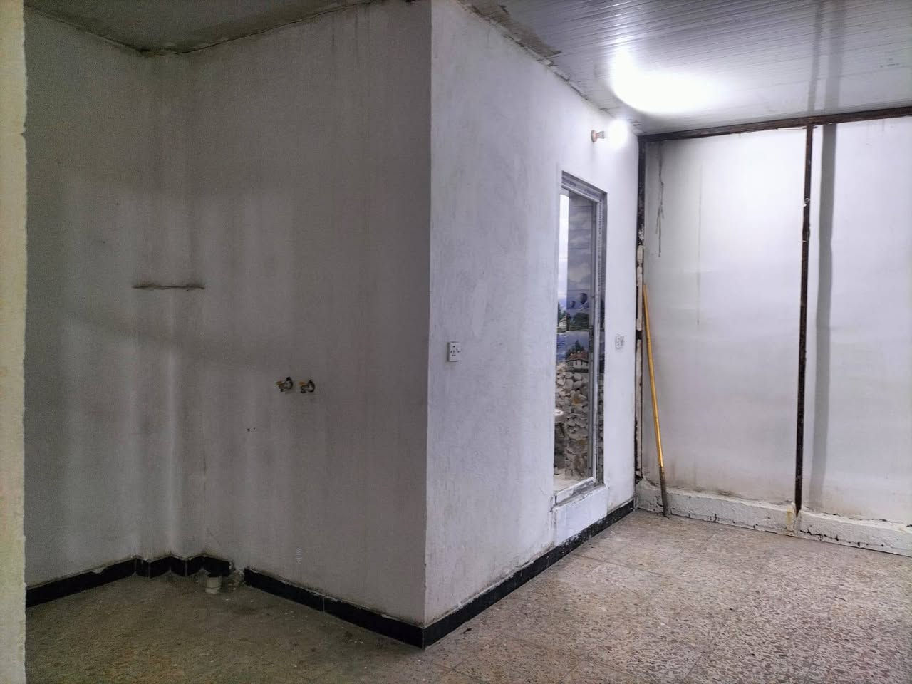 بسم الله الرحمن الرحيم

يتوفر دار للايجار🚨
مساحه ٨٠ متر
موقعه المشتل قريب من شارع المطبك
يحتوي على ممر استقبال
غرفتين نوم خدمات منور مطبخ
الطابق الثاني يحتوي على صاله وخدمات وغرفه نوم  
للاستفسار الاتصال وتساب
***********
