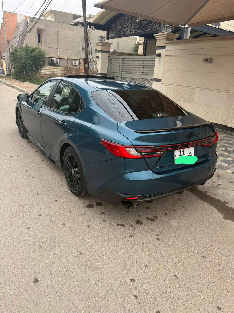 كامري 2025 SE
فول مواصفات ماشية 16 الف كيلو متر 
الحادث جاملغ وبنيد بدون صبغ وبدون ايرباك 
العنوان بغداد / ***********
