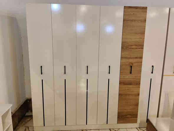 يتوفر غرف اقتصادية بموديلات والوان مختلفه متوفره الان في معرض الشركه الكائن طريق رفاعي نصر مجاور جامعة اوما الاهليه للاستفسار اكثر يرجى الاتصال على الارقام التاليه 
***********
*********** واتس فايبر تلگرام 
البيع بطريقة النقد والاقساط 
الشد والنقل داخل محافظة ذي قار مجانا
