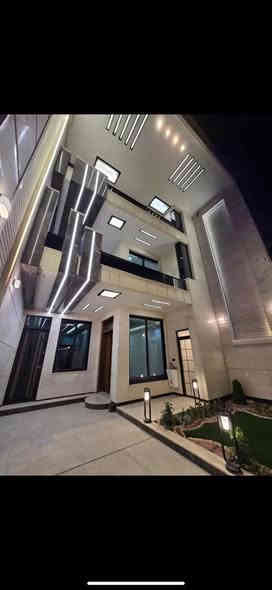 للبيع دار سكن مصمم بإشراف هندسي مميز
🔺 المساحة : 230 م جاهز للسكن
🔻الواجهة: 7,66م         🔺النزال: 30م
     
      🔹 واجهة مرمر + ارضيات مرمر
      🔹️بوابة خارجية كهربائية 
      🔹️الابوب من الصاج 
      🔹️الشبابيك المنيوم تركي
      🔹️المحجر المنيوم زجاج تركي 
   
🔶الطابق الاول: 

       🔸️مدخلين 
       🔸استقبال.  
       🔸️صالة 
       🔸️مطبخ مستقل.  
       🔸️خدمات صحية 
       🔸️غرفتين نوم ماستر كبيرة
 
🔶الطابق الثاني: 
 
       🔸️  4غرف نوم ماستر  نوم
       🔸️خدمات صحية     

 ✔️موقع مميز  //شارع 15+ رصيف 4 م

📍موقع الدار:
حي البنوك / شارع باريس
_____________________________________
للاستفسار 
***********
الصادق للعقار
