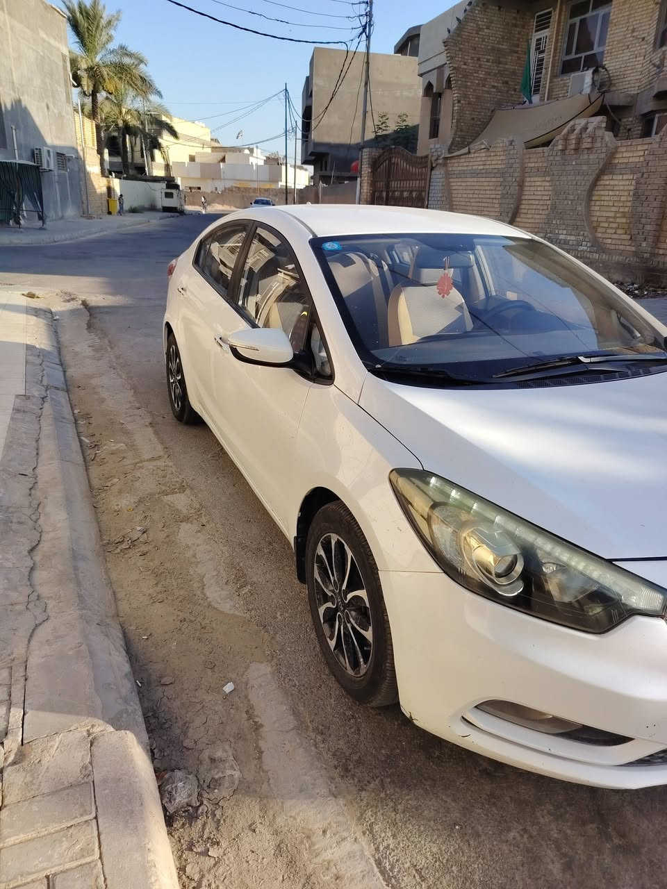 سيراتو ٢٠١٦ رقم بغداد بأسمي مكينة ١٦٠٠
السياره بيه رصعات خفيفه وبارد بالجاملغ الخلفي مرشوش جهة السايق عنوان السياره واسط عزيزية
السعر ١٢٠ وبي مجال
***********
***********
