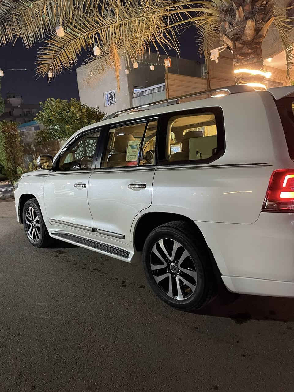 السلام عليكم لاندكروز 2019  كراند تورنك وكاله ساز
كير محرك كفاله 
سياره بيه 3 أماكن بارد على كد إصبع  باقي كفاله 
رقم بغداد جديد هزه وفحص جديد 
تحويل ثاني يوم
سونار موجود بل منشور 
 كراند تورنك سازكامل مواصفات 
عليها ادامه كامله بشركة ساز
تخم تاير جديد 
محرك 6 سلندر 4000
8 أرباك
شاشه ليزرية العدادات ‏
تشغيل عن بعد
‏مرايه جانبيه قلاب
لايت اسود بلاد
‏دوسات لزيريه 
‏‏- دفع رباعي
‏‏- هوك بلادي 
‏‏- نظام مانع للانزلاق و 
‏‏النظام المساعد على نزول المنحدرات 
‏‏- تشغيل بصمة 
- خمسه بصمات ابواب
- باب خلفي كهرباء بلادي 
‏‏- دخول ذكي
‏‏- مثبت سرعة
‏‏- فتحة سقف
‏‏- تحكم دركسون
‏‏- شاشة ملاحة باللمس
‏‏- كاميرا خلفية 
‏‏- بلوتوث
‏‏- مشغل CD
‏‏- منفذ AUX & USB
‏‏- مقاعد جلد 
‏‏- مقاعد كهرباء
‏‏- مرايا شفط
‏‏- اشارات بالمرآة
‏‏- كشافات ضباب
‏‏- زراك لايت 
‏‏- فرامل مانع للانزلاق
‏‏- حساس امامي خلفي 
‏‏- طفايه حريق بلادي
-ثلاث شاشه 
مكان سياره بغداد شارع فلسطين 
الاستفسار الاتصال
***********
