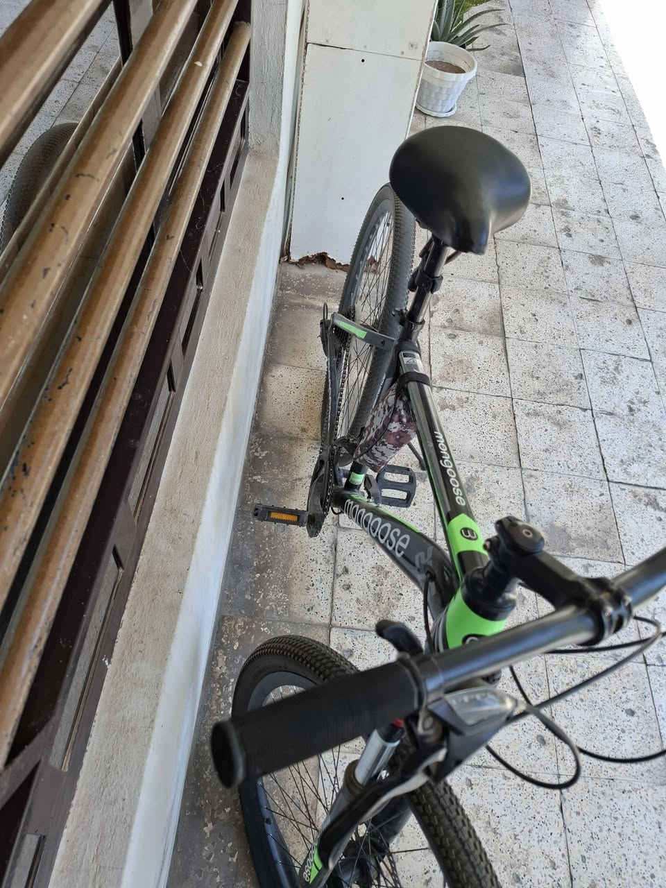السلام عليكم بايسكل مونگوس جبلي حجم ٢٧ونص كامل ونظيف
السعر ١٥٠ الف 
بغداد اليرموك 
رقم للتواصل ***********
