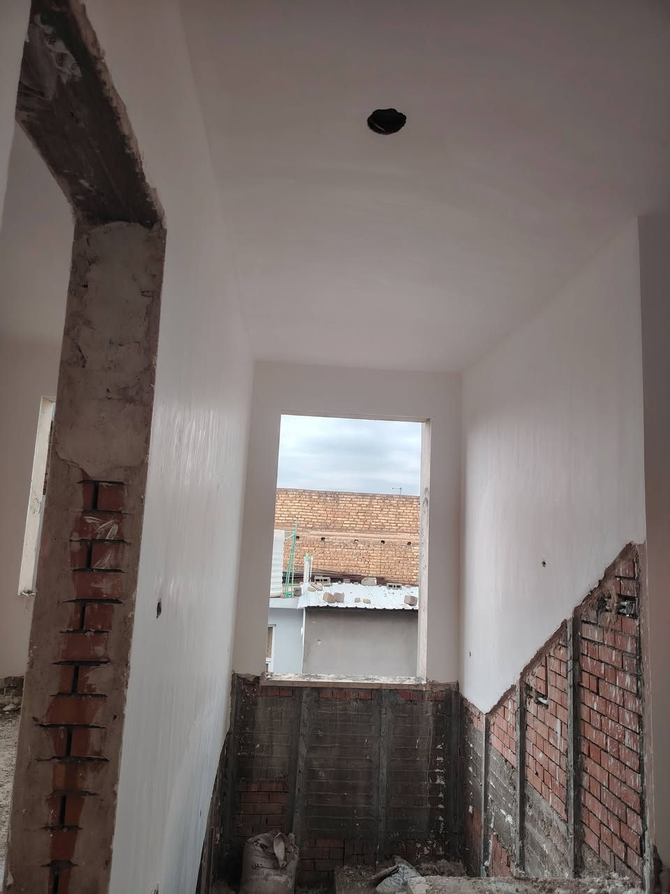 سلام عليكم شغل جص بورك نضافه وعداله مصاطر ستلام مهندس العنوان ديالى تواصل على رقم ***********

