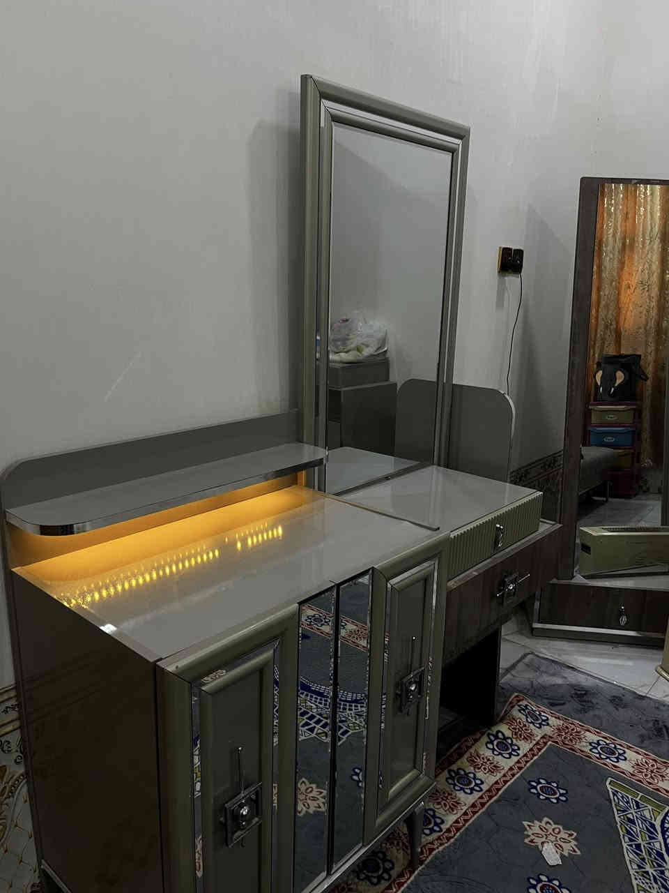 سلام عليكم غرفه نوم تركي 8 قطع نظيفه اريدها بمليون للاستفسار تواصلو وياي خاص او على  الواتساب ‭0781 801 1391‬
