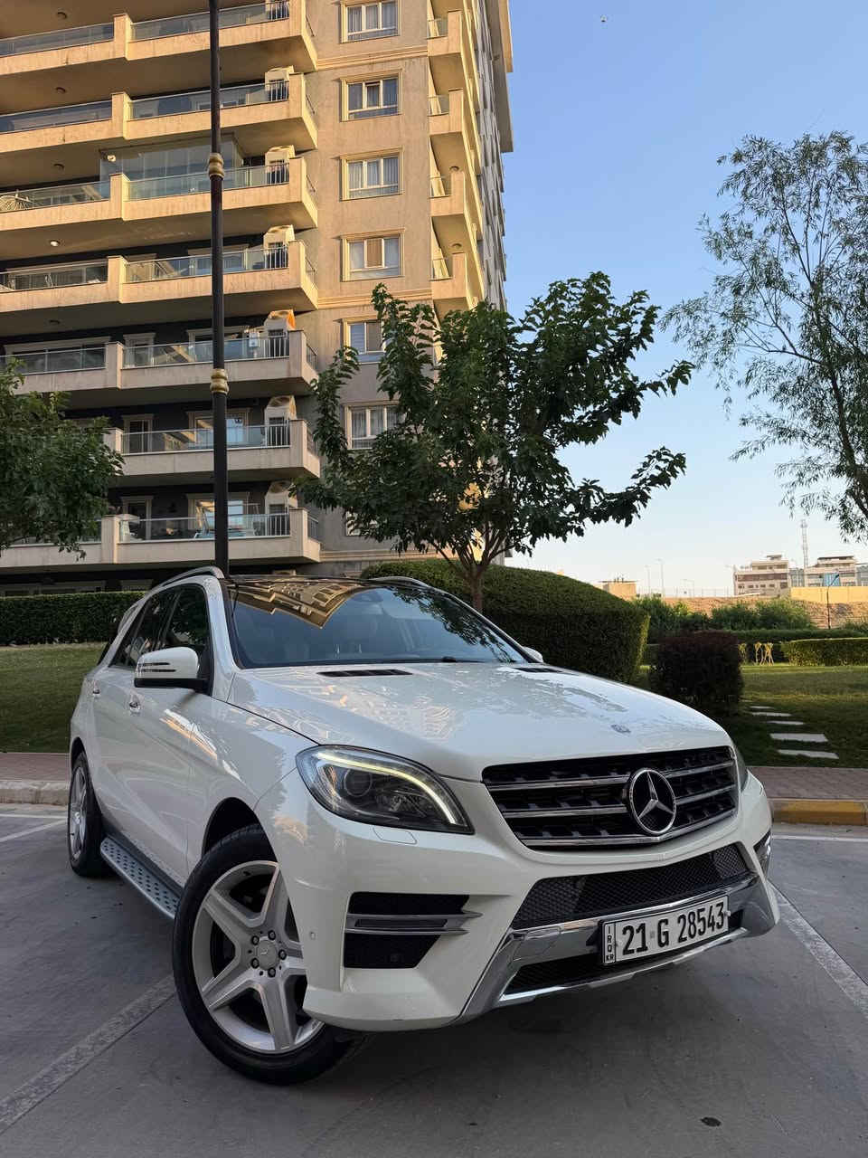 Mercedes-Benz ML350 2013 سەیارەکە زۆر باکە فول فولە بێ بۆیاخە خلیجیە ١٠٠هەزار کم حەقیقی رۆشتوە زۆر کەم دەرکراوە پانۆرامایە ئۆتۆپارکە ناوزەردە بۆدی AMGیە  
سنوق جەگە پێش و دوا حاسەیە ڕادارە کامێرە یە ناوی ٣ رەنگ ئەگۆرێت سەیارەکە زۆر پاکە مەکینەو گێری نەکراوەتەوە تەقەو ڕەقەی نیە لۆکە سەیارەکە هی مەعرەز نیە سعرى ٢٤٨ گەڵاو مامەڵەیەکی کەم *********** وەتسئەپ *********** السليمانية, العراق
