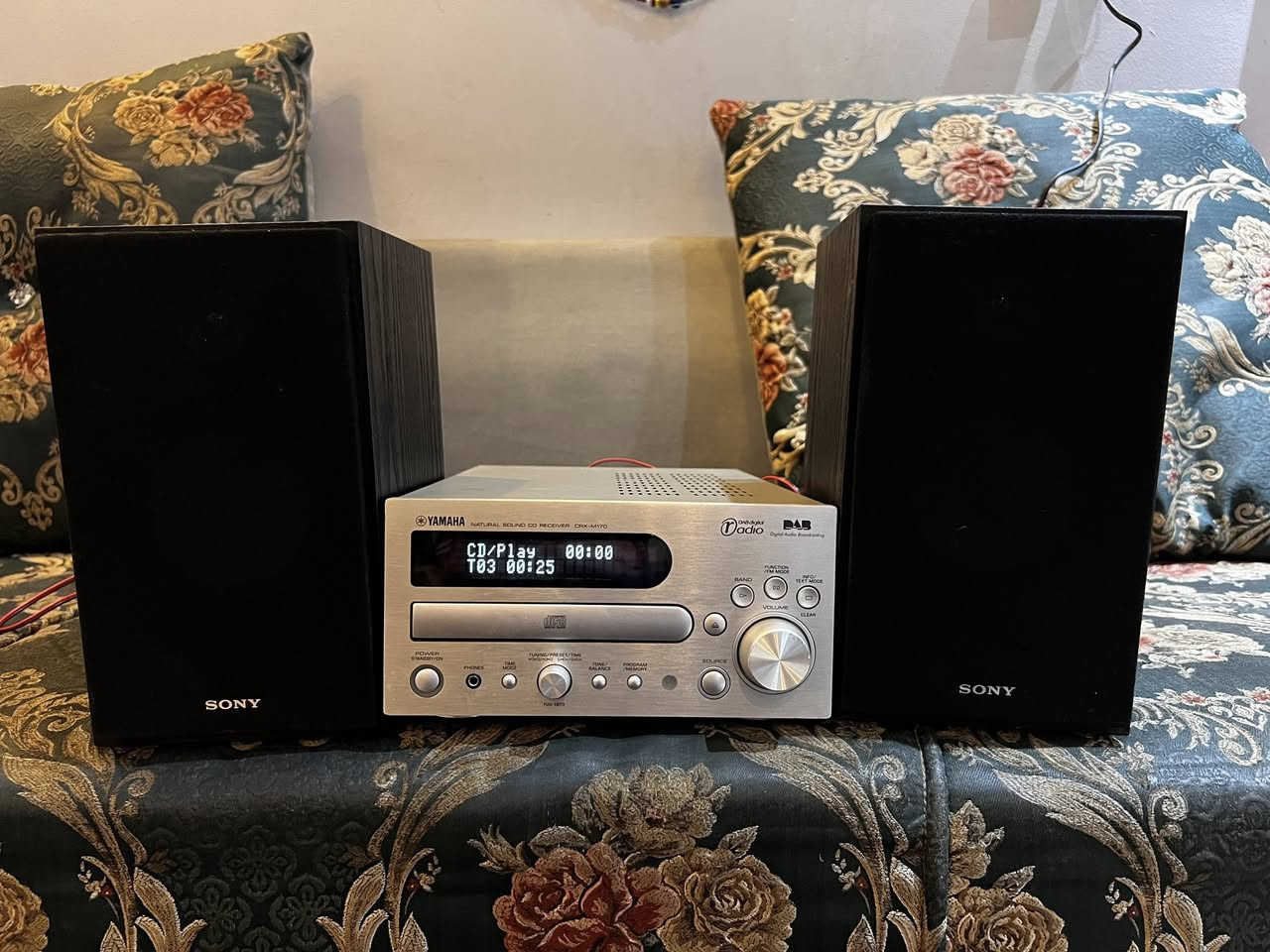 امبلي فاير ياماه سيدي ادويو اواكس يشغل مع سماعات سوني نضافتهن 100/100 كهرباء 220 جهاز كولش راقي تحفه فنيه معنه كلمه كولش حلو صوته سعر 80 لف توصيل مجاني ***********
