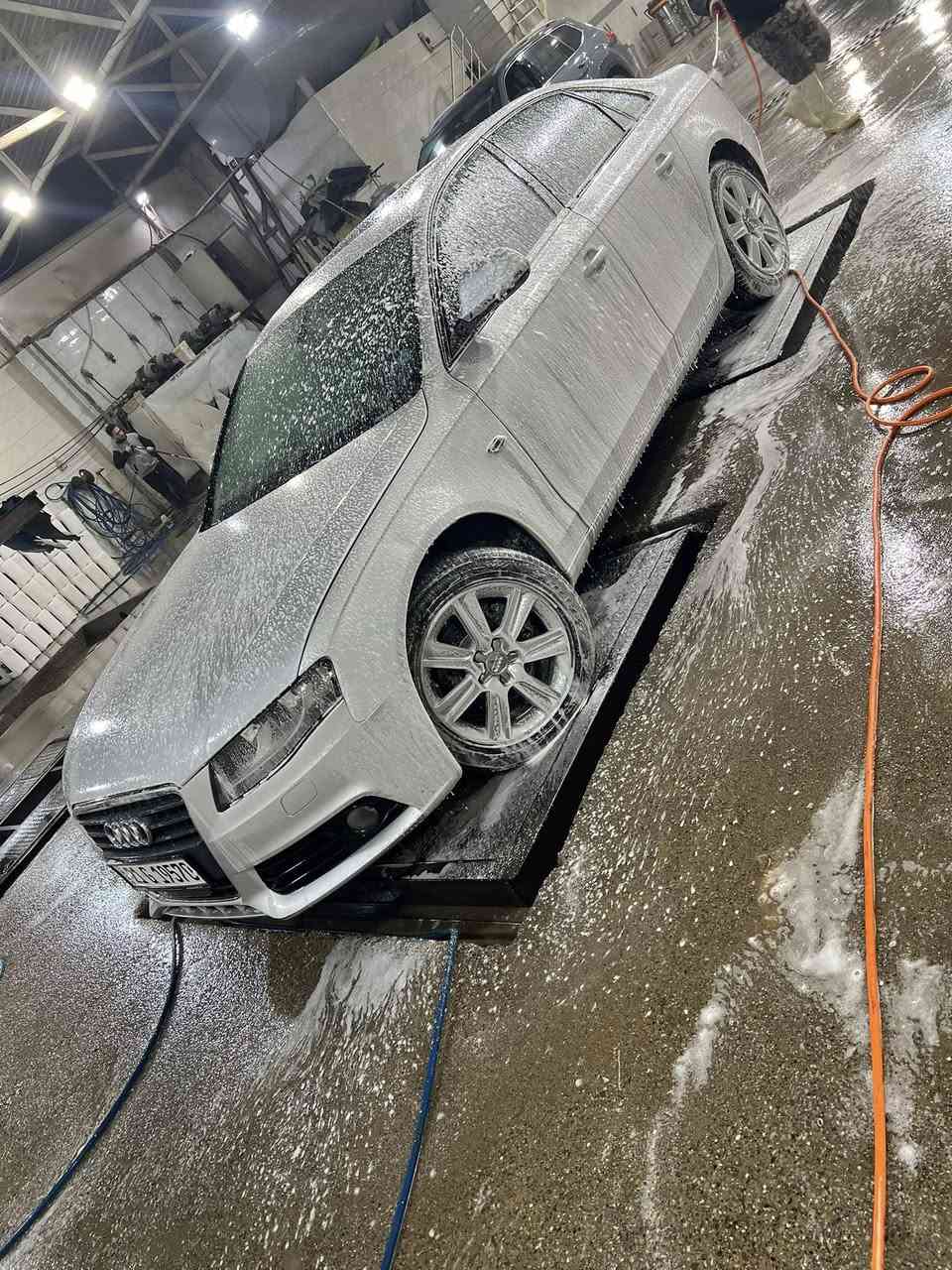 اودي الماني 2009 a4بي3قطع بدون صبغ ضربه  رقم سنويه جديد. كير محرك جديد تبريد شغال
