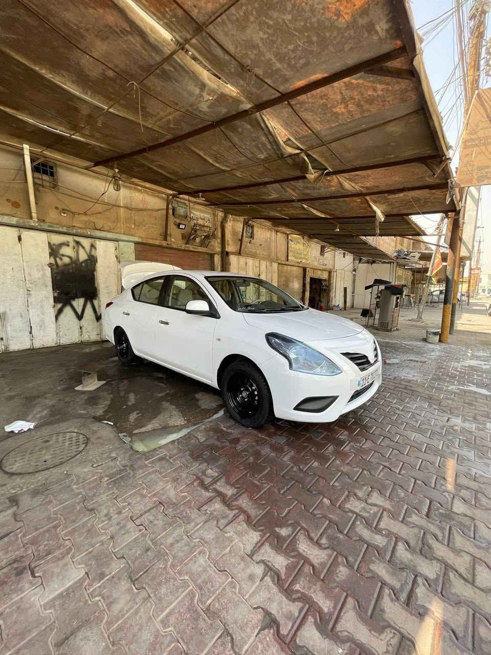 نيسان سني هندي موديل 21 رقم بغداد باسمي تحويل ثاني يوم.سيارة جاهزة ونضيفه مكاني ناصرية للاستفسار الاتصال او واتس ***********
