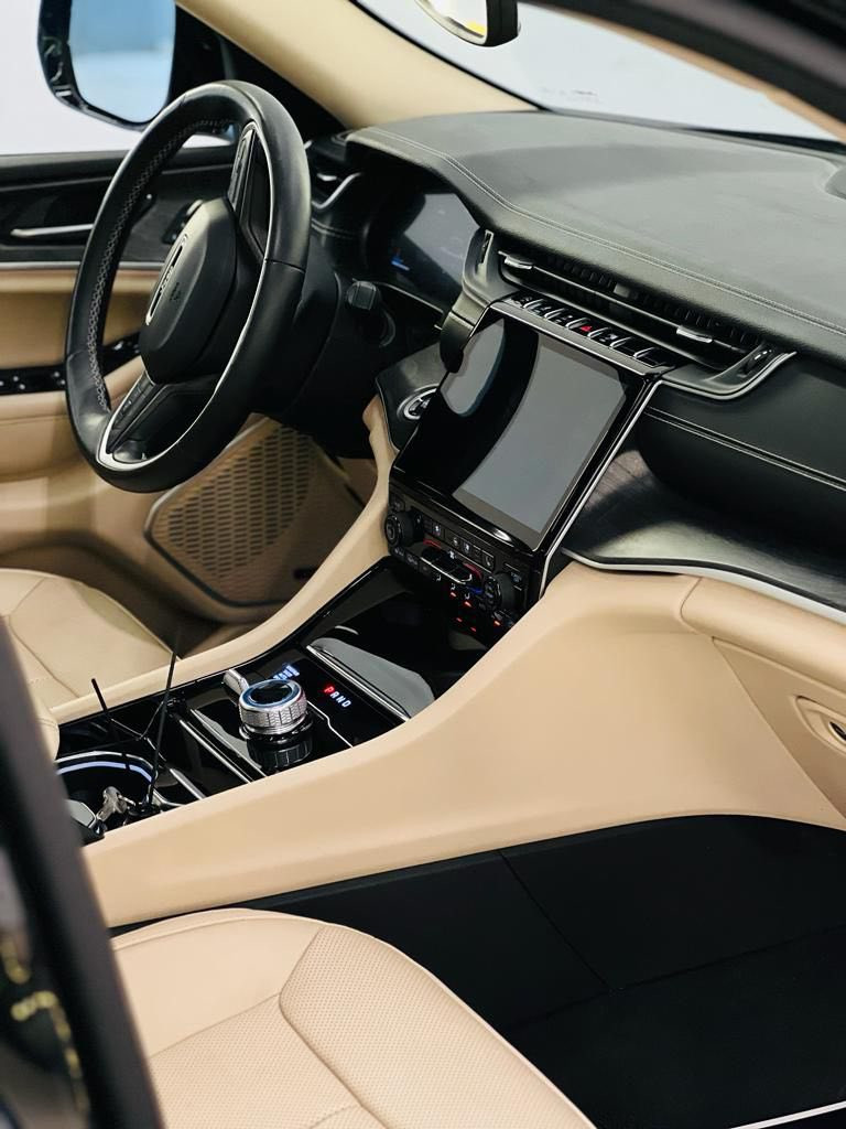 من رخصه الادمن للبيع السياره خليجيه جديده جدا مكفوله كفاله عامه ماشيه 33 جيب لمتد موديل 21 خليجيه وكاله هارلم فول مواصفات تقريبا رادار امامي نقاط عمياد تدفئه تبريد كشنات اماميه وتدفئه كشنات خلفيه الرقم الجديد 
السعر 34 وبيها مجال بسيط للشراي مكاني بغداد ***********
