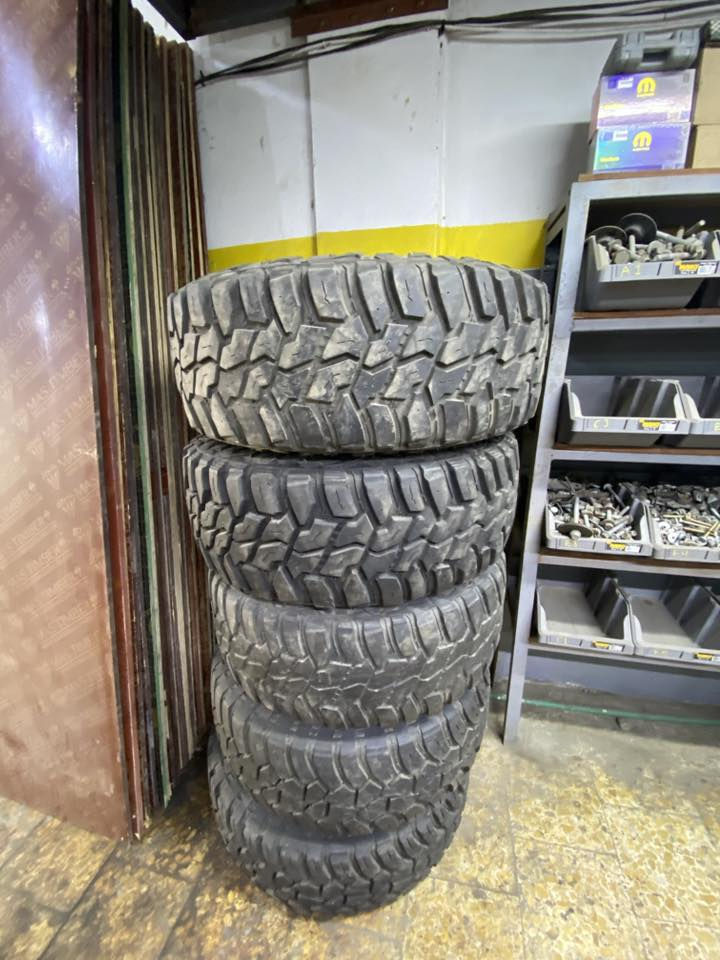 للبيع ٥ تايرات مع الويلات حجم٣١٥/٧٠/١٧البياع الحي الصناعي السعر٧٠٠بي مجال***********
