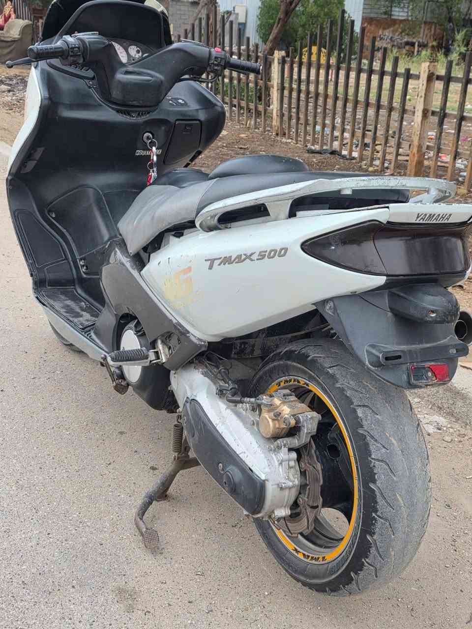 سلام عليكم دراجه تي ماكس 2007دراجه نضيفه نكره شغاله ما بيه اي نقص كامله نقص قمجي مال كيلو متر بس تجي تفحص تتطلع بيه اشوف شلعته معدله دراجه مكينه اشك الحلك 
مكاني بغداد العبيدي
سعر 13000مليون 300
رقم ***********
