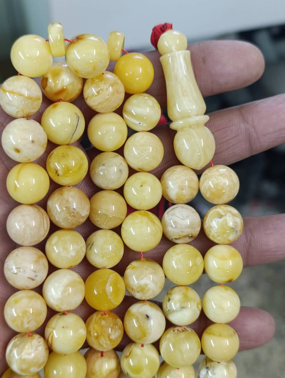 كهرب كلنكرادي جميلة وزن 95 غرام شاهد استندر نظيف جدا سعر على 2500 الغرام عراقي يوجد توصيل *********** خالد ابو علي الساعدي
