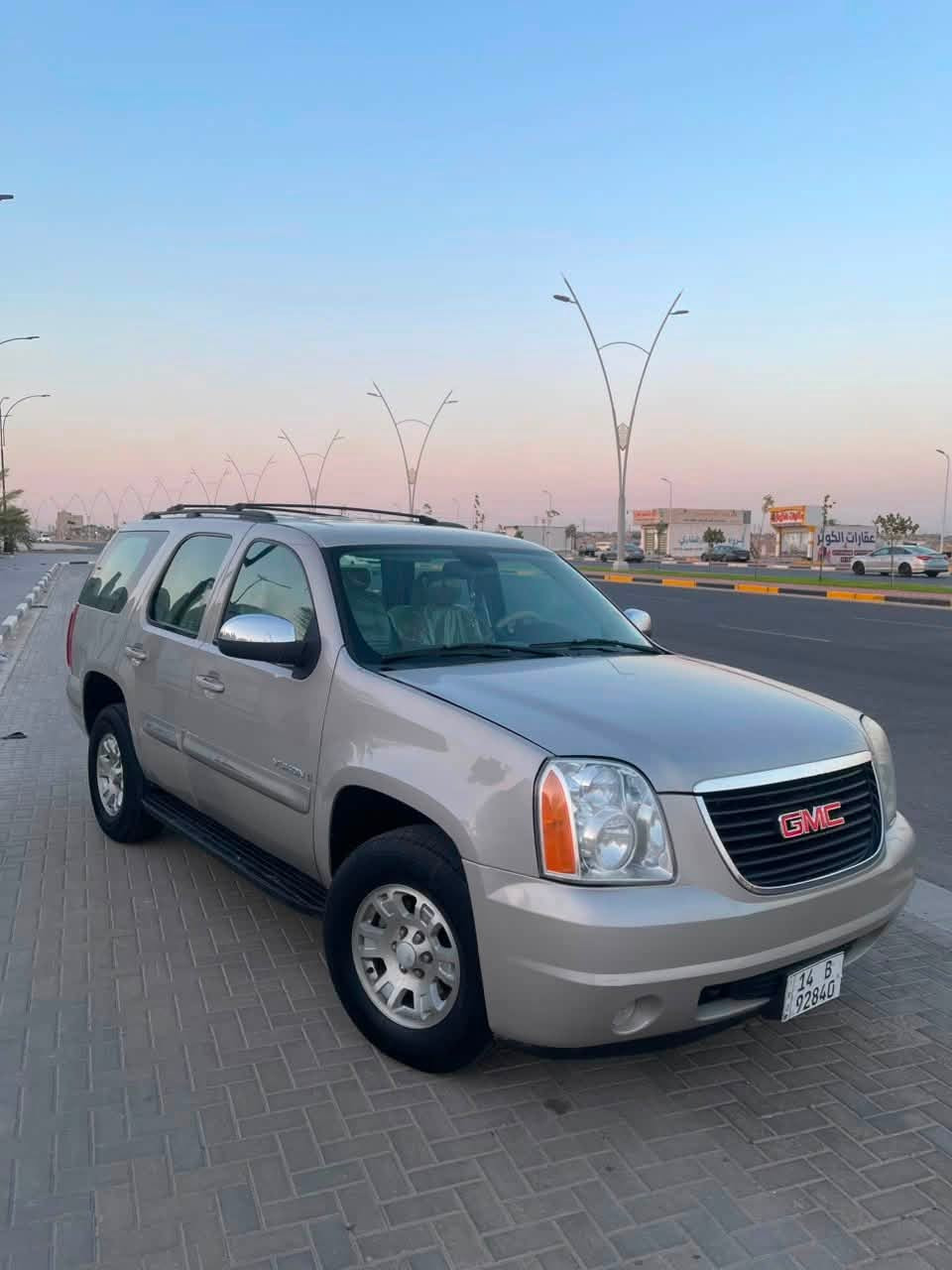 السلام عليكم يوكن خليجي 2008 رقم بصرة جديد خليجي تحويل مباشر. مكفول من الحادث. بيها صبغ مكانات ابيع احزام  كير محرك حداديه. دواخل كله جديد. شرط الفحص.  تبريد ثلج  منظومه كامله بدلت. السعر 148 $ الشراي يتصل 
على الرقم ***********
مكان السيارة بصرة قبلة.
