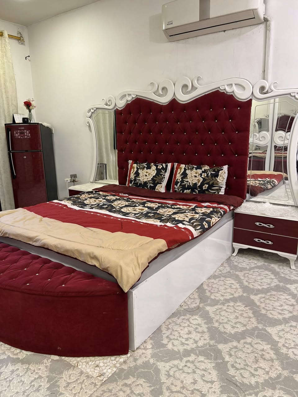 غرفه نوم تركي للبيع  نظافتها واضحه بالصور فقط ميز الجرارات يرادله سجج جديده الباقي كله نظيف و الجربايه مو حدايد مبدلتهن بصوميه عراقيه ثكيله توصاه وبيها مرايه قياقه بس مفصختها و ضامتها ف مصورتها لان مكان ماكو للمرايه وشلناها والتصوير بدون اي فلاتر سعرها 500 قفل مكاني بغداد


**إذا كنت صاحب هذا الإعلان وتريد حذفه لأي سبب، رجاءا أرسل رسالة إلى الدعم الفني**