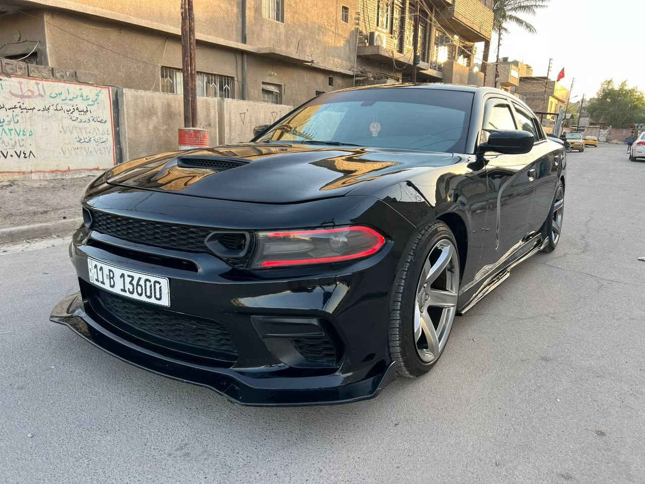 السلام عليكم جارجر هيمي 2016 للبيع رقم بغداد الدولي ب اسمي تحويل ثاني يوم محرك 5700 ماشيه 113 مواصفاتها معروفه حادثها جاملغ وباب وهنا ب العراق صار بيها جاملغ امامي وخلفي كلير السيارة نصبتها حلوه عليها دبات سود وصوتها كلش حلو مكانها بغداد الامين الثانية السعر 165 وبيها مجال للشراي  اي استفسار *********** + ***********
