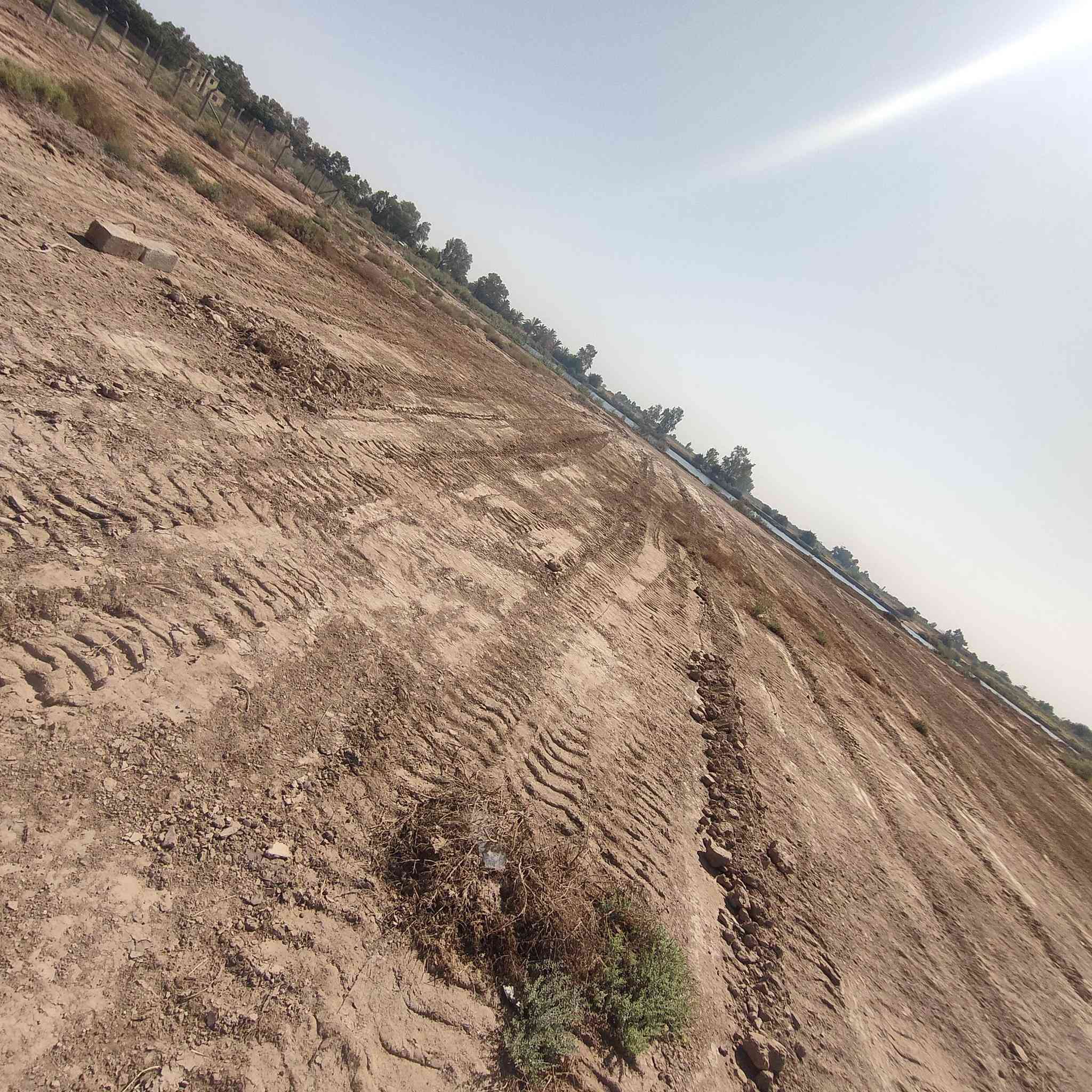 دونم للبيع قرب كاع ثامر ال عسكر با الفتاحيه شارعه مقابيل محطه عبد الحسن ملاغي والشارع الثاني على الفتاحيه مجمع تحسين يصلح قطع على باب الله ويصلح سكن الشراي يتواصل علي هذا الرقم ***********
