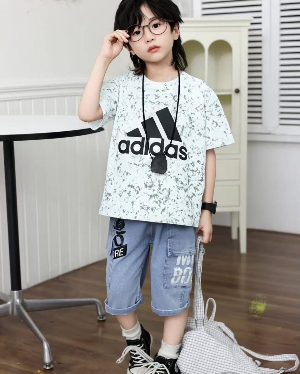 طقم ولادي كوري ✅

يلبس من 6-7-8-9-10-11-12 سنة ✔️

العنوان 📌الصويرة -حي المعلمين -شارع عمارة المنغر  -مقابل سرمد مول -مجاور تنزيلات حمودي -مجاور كريم بلادي للستائر

🚖توجد خدمة توصيل لكافة محافظات العراق 🇮🇶🚖 
للاستفسار***********
