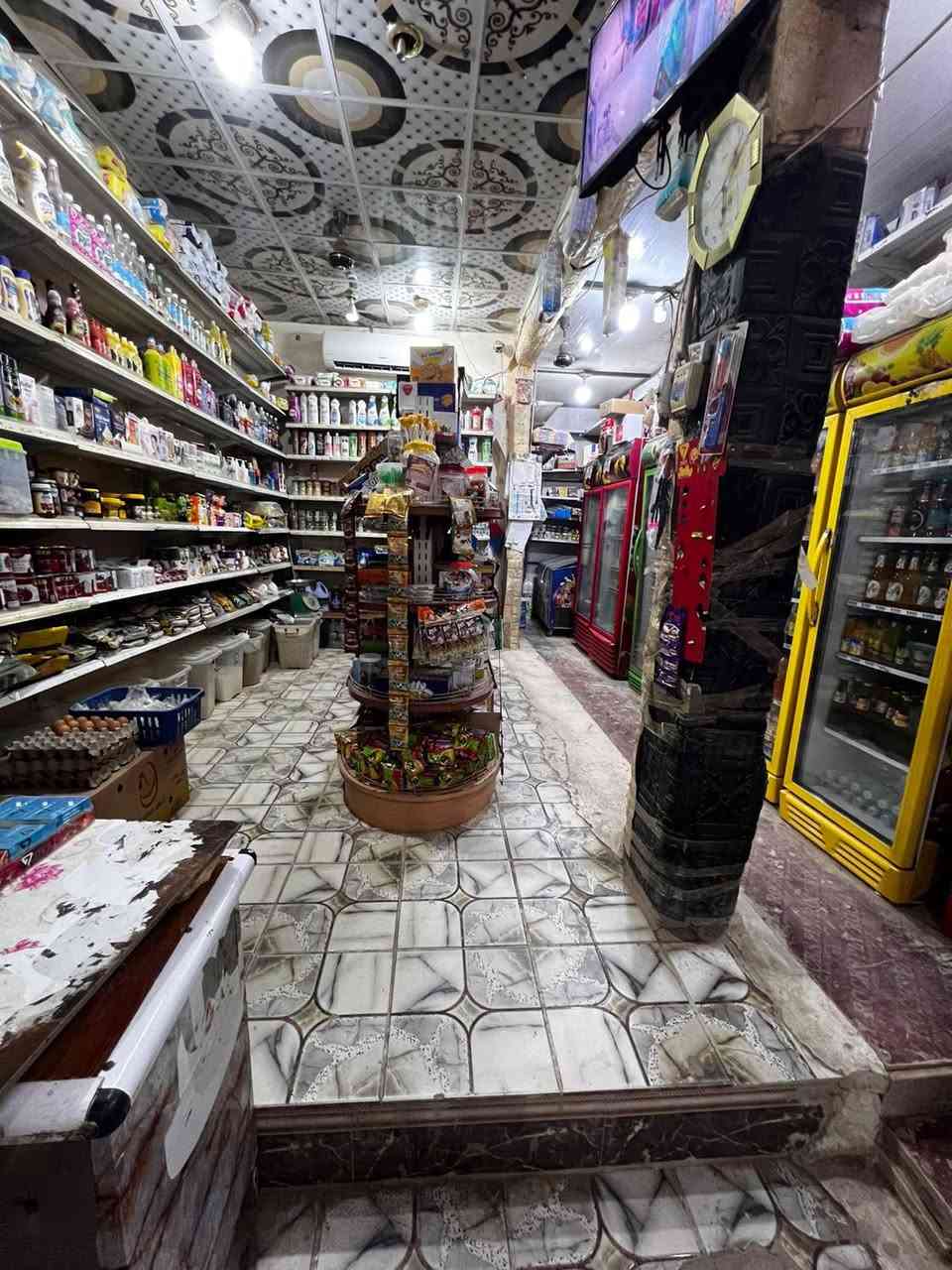 السلام عليكم أسواق للبيع فقط غراض المحل مو للإيجار 
ابيع شلع مسواك وعرضات ورفوف ومجمدات وسلات جبس 
كامرات سبلت المحل غراضه كلها جديده السعر 6 ملاين تريد ع الجرد اهلاً وسهلا مكاني بغداد ناحية الوحده قرب مجمع بسمايه
رقم  ‭0774 052 1399‬
