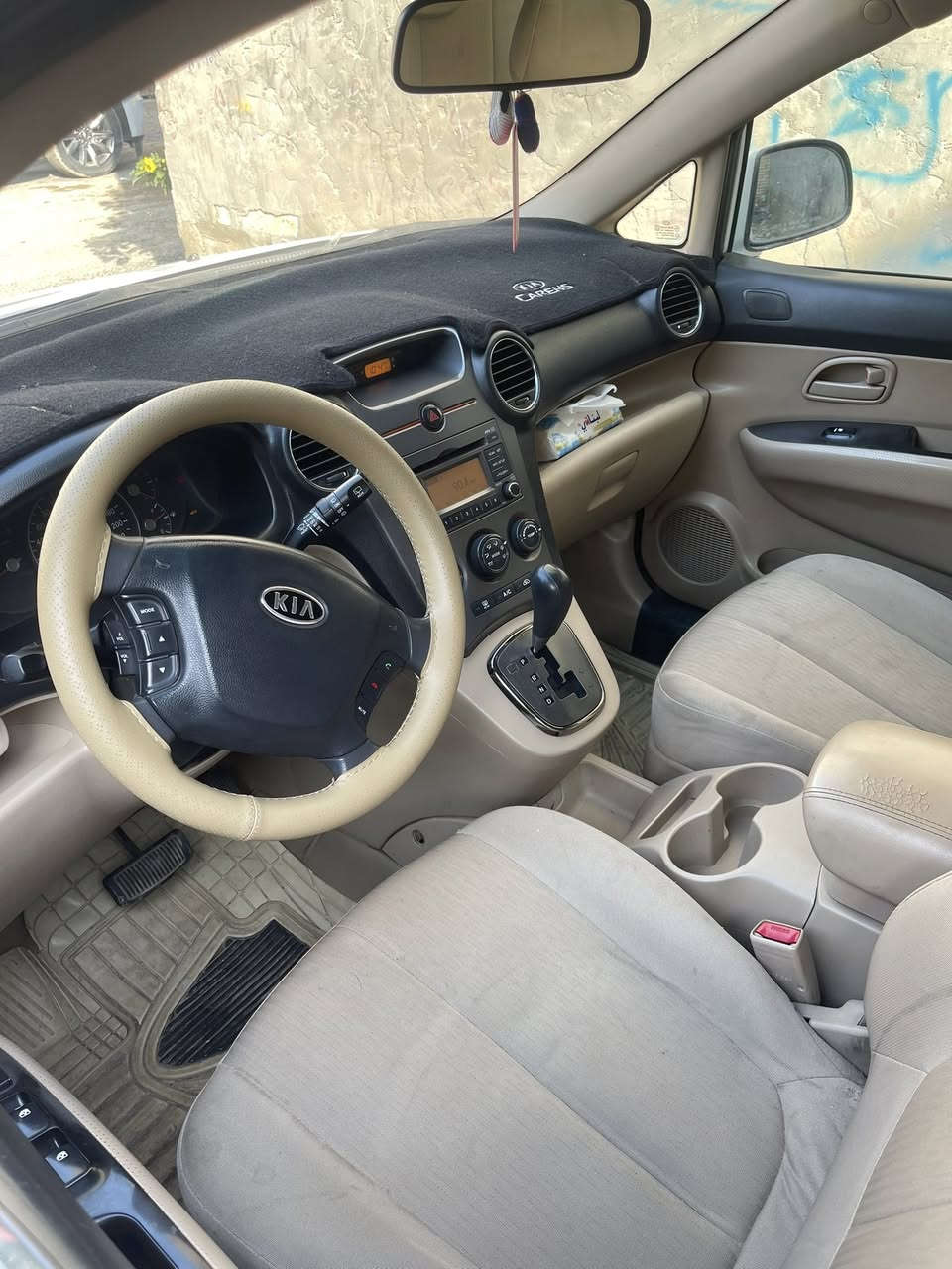 سلام عليكم كارنز 2012 دعاميه خلفيه صبغ وشبر من الدوسات سياره جديده محرك كير صدر امامي وخلفي للبيع 125 مكاني بغداد ***********
