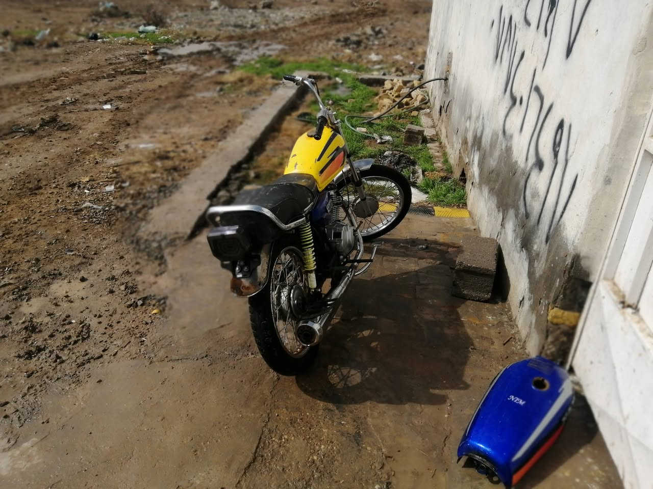 سلام عليكم دراجه كلك لبيع مكينه جديده بعدهي عل سحك دراجه خير من الله سعر 325وبيهة مجال ***********
