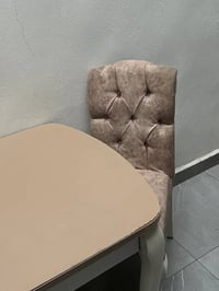 ميز • قابل للتكبير • ٤ كراسي