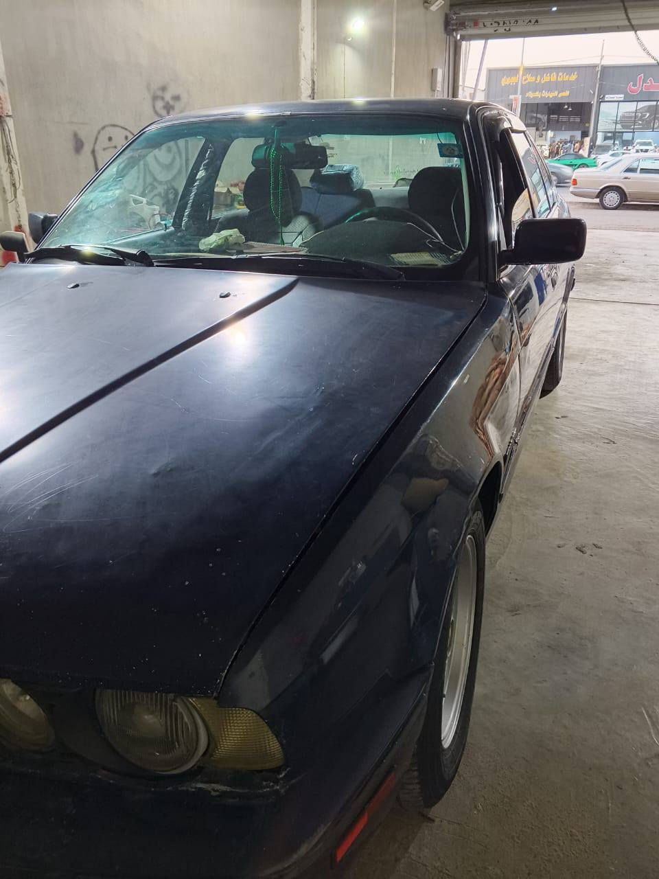 BMW موديل 89رقم كركوك بسمي شرط الغرامات وتحويل 
مكينه 525مسكر عدل شرط لاصرف ولابخار كير عادي 
صبغ حزام فقط سقف بلاد تكم وشاصي شرط بدون معجون على شرط بيها بس يم قبق البنزين معجون كلش قليل 
صدر وتايرات نص عمر وانطيك ترايك وين ميعجبك ماعجبتك مرجوعه كهرباء كله شغال فقط كيجات مرات يشتغلن ومرات يطفن يعني بيهن رجفه الجناي يعرف سالفتهن 
تجي تفحص غير البيها حقك يمي 
عنواني كركوك حي الخضراء 
***********
