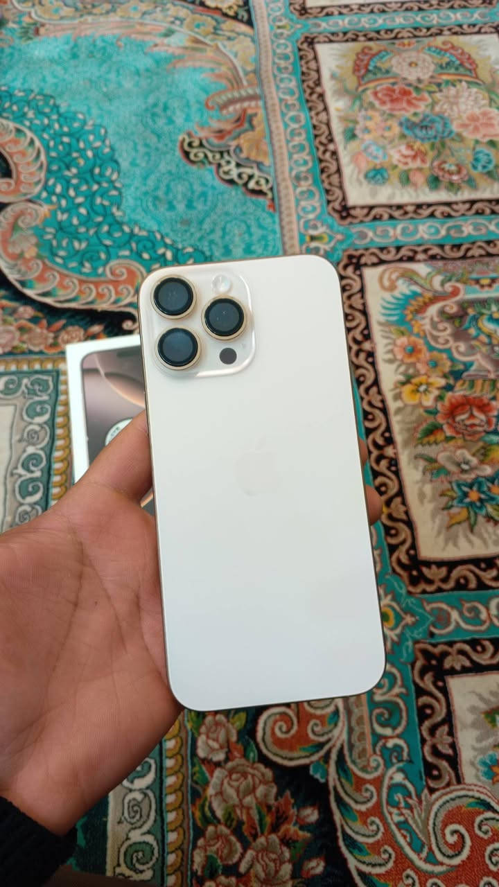 سلام عليكم 
ايفون 16ابرو ماكس 
لون الصحراوي 
ضمان ماستر 
بطاريه 100
 الدورات 100
كامل ملحقات عدسات وكفر ولزكه اصليات 
مكاني بغداد 
ب1450 الوصل الشراء بعده موجود
***********
