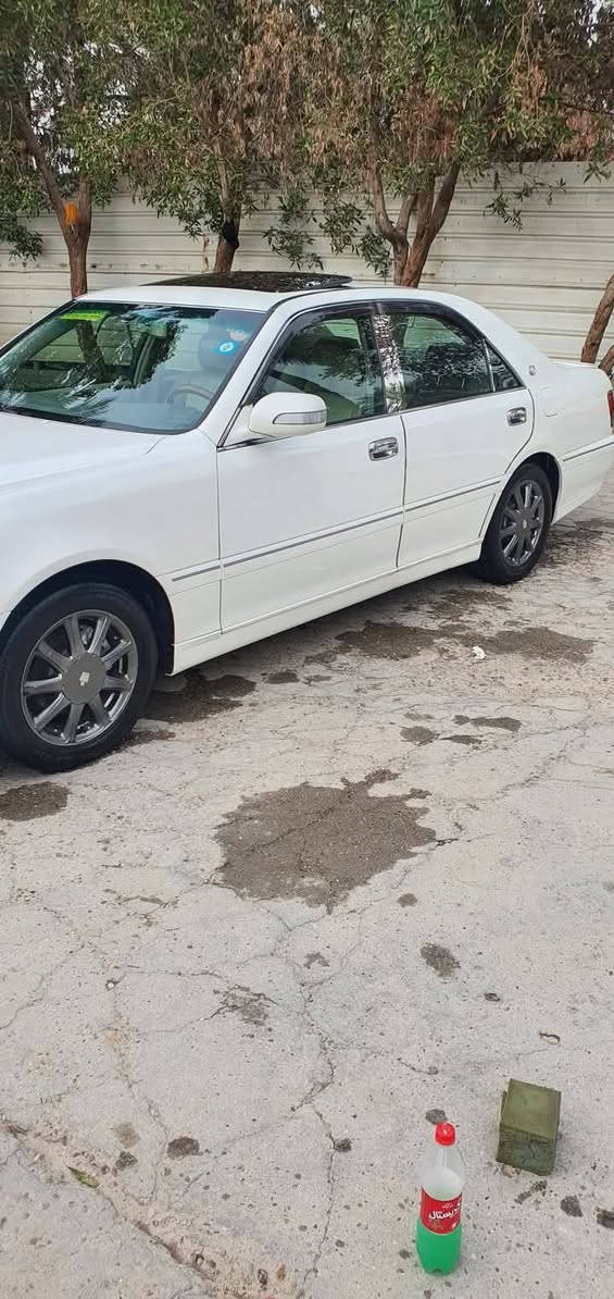 للبيع ملكه 2002 فول مواصفات اربع دكم فتحه تبريد قطعتين ثلاجه تحويرت بيت مديد قبل 10 ايام طلعت من التحوير السياره كفاله كص ونقل جثه والضربه القويه وبيه مكانات صبغ مكينه جديده اسوني شادهة وحداديه جديده الله شاهد السياره خسران عليهة خساره مال جناي السياره بسمي شخصين السعر 178 مع المجال حك الجيه ***********
