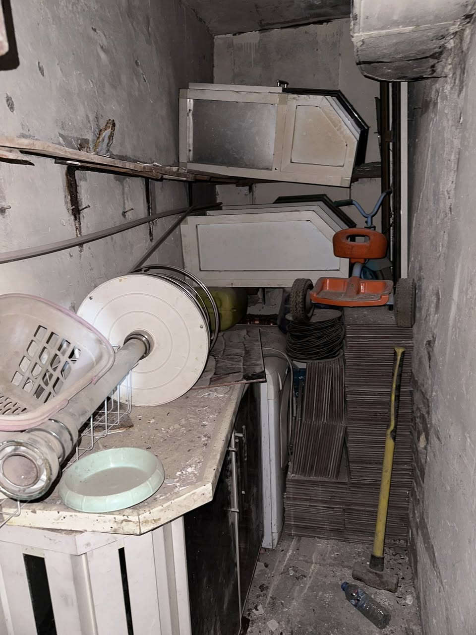 السلام عليكم للبيع كاونتر كامل مع بار 
اخوان الكاونتر كلش نظيف ترا بس لان هوسة هيج مبين بس كله شغال وسطح كوارتز ثقيل ما ناقصه شي 

سعره ب ٦٠٠ الف قفل واكو بعد عندي طباخ وبراد وثلاجة للبيع 

الي يريد يدخلي خاص يجي يجيب سيارة يحمل ويروح
